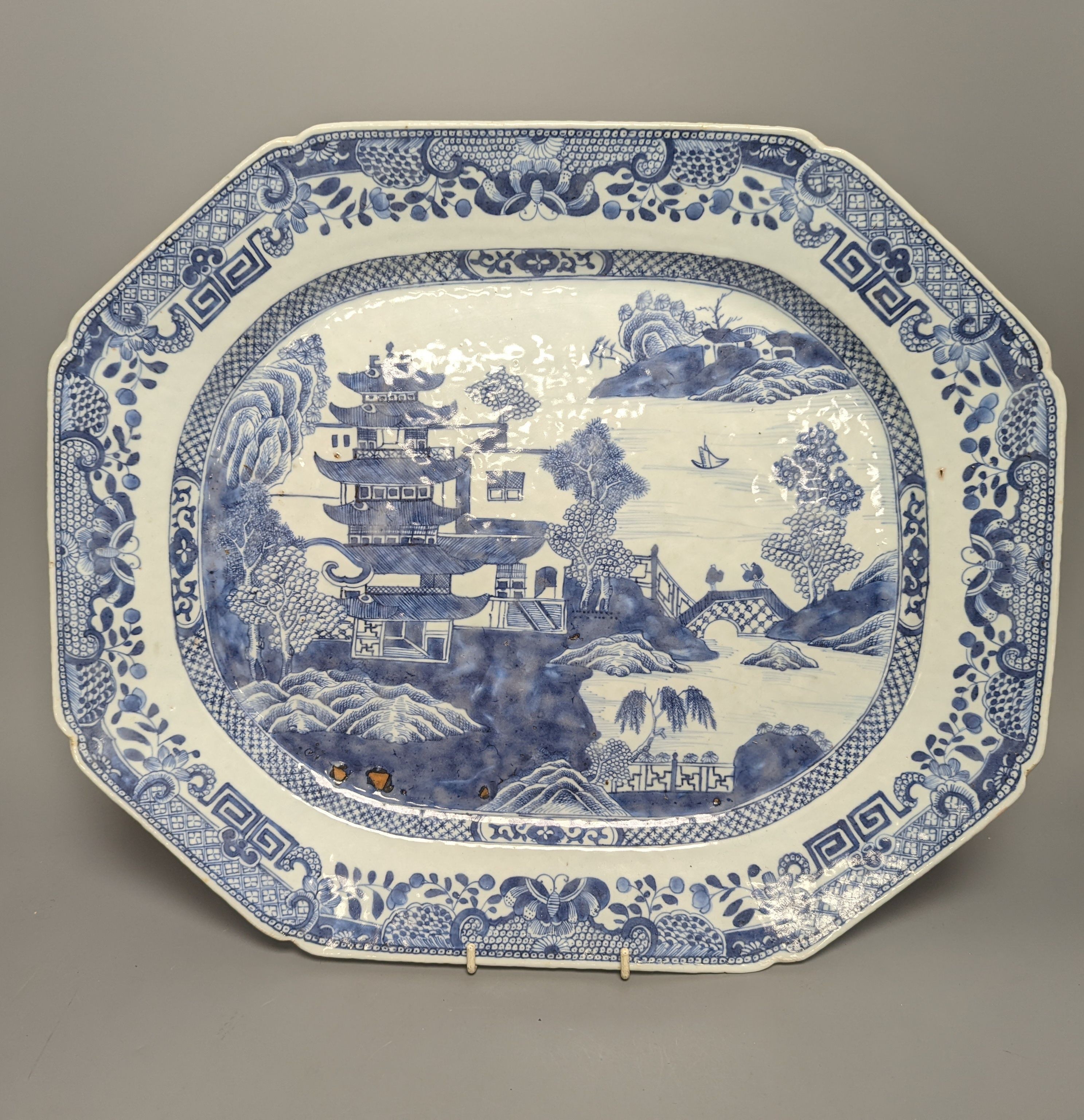 Two 18th/19th century Chinese export blue and white octagonal meat plates, 46cm and 36cm